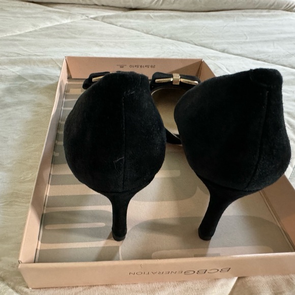 BCBG Bow Heels - Picture 5 of 7